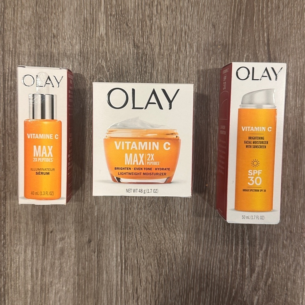 Olay Vitamin C Skincare Set - Orange​
